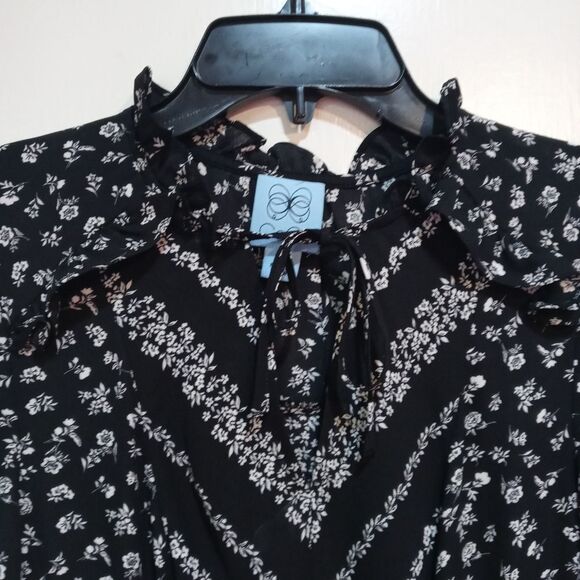 CeCe Ruffle Sleeve V-Neck Print Mix Dress - Picture 6 of 13